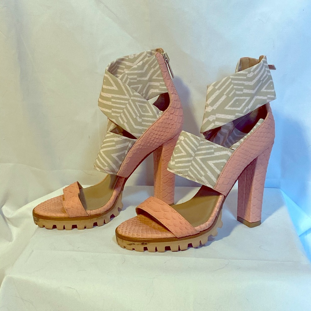Donald J Pliner Sandals. Made in Italy